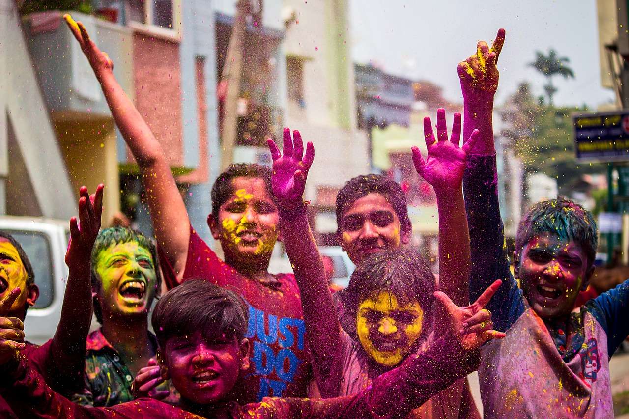 holi-travel-destination-.jpg